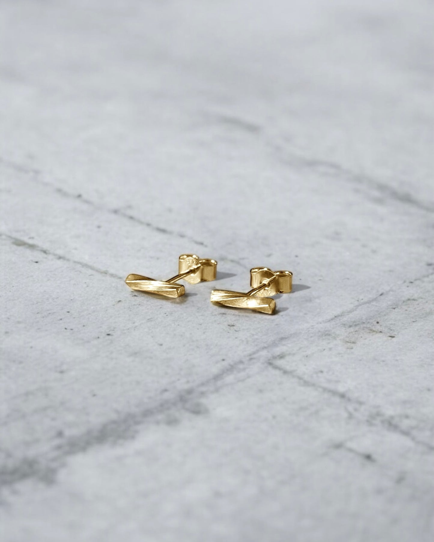 Twist Studs Gold